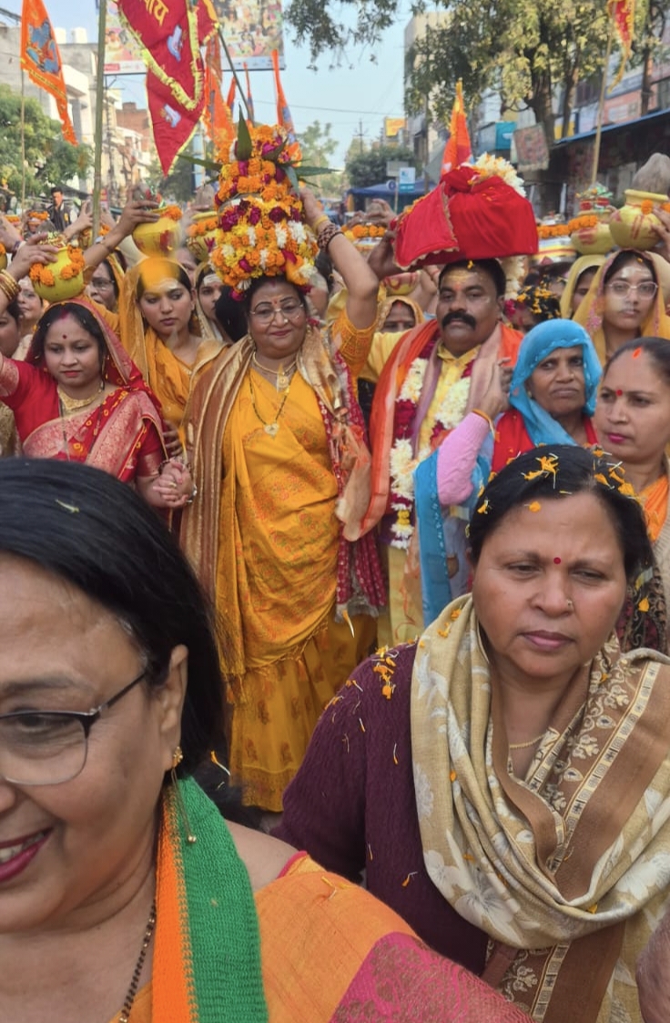 श्री शिव महापुराण कथा एवं राष्ट्र रक्षा हेतु विशाल रुद्र महायज् की भब्य कलश यात्रा निकाली गई