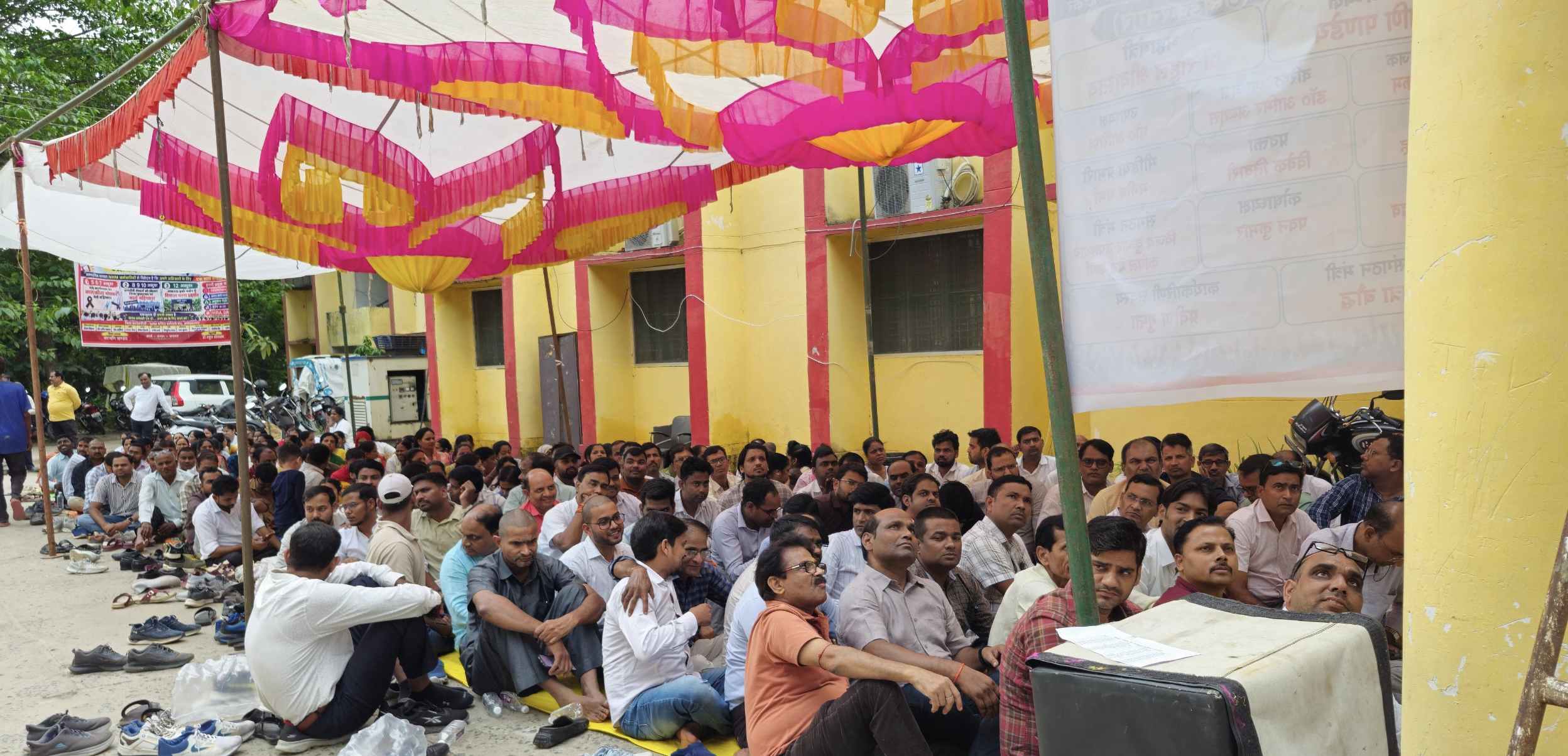 एनएचएम संविदा कर्मियों ने खोला मोर्चा, नियमितीकरण व समान काम-समान वेतन की मांग